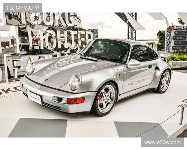 1吨重搭万转发动机，精致重造保时捷964